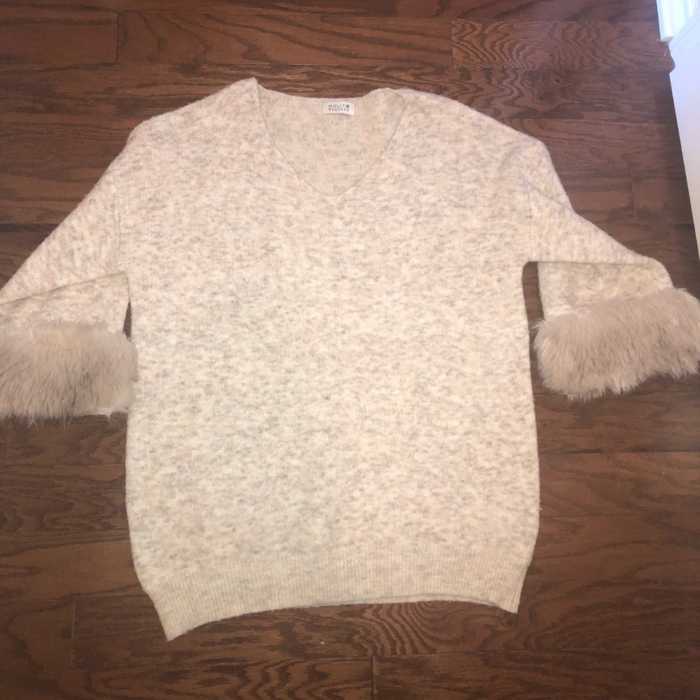 Sweater dress with fur sleeves